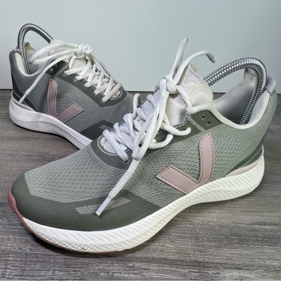 Veja Impala Women's Gray and Pink Athletic Shoes size 38/US7-7.5 EUC - Picture 2 of 7